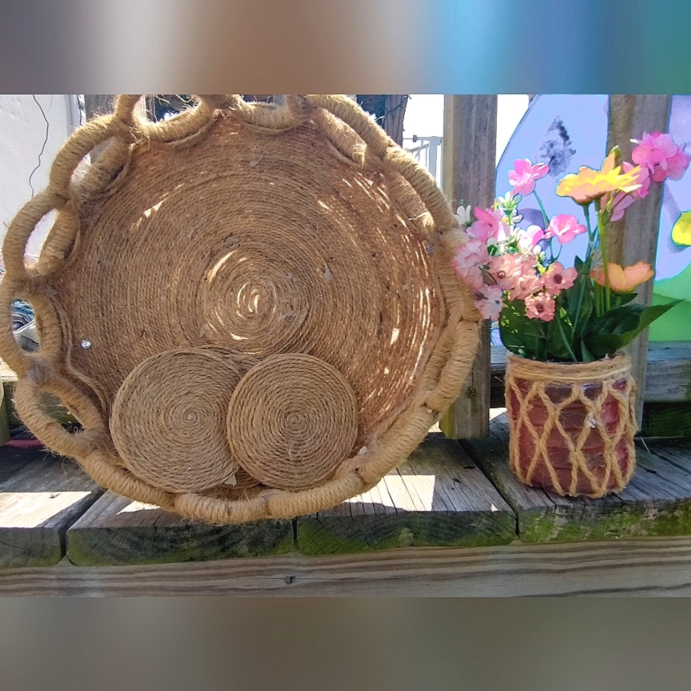 Decorative tray and coaster set